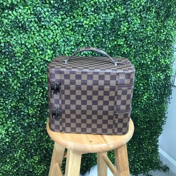 Large brown checkered jewelrytop handle case NEW